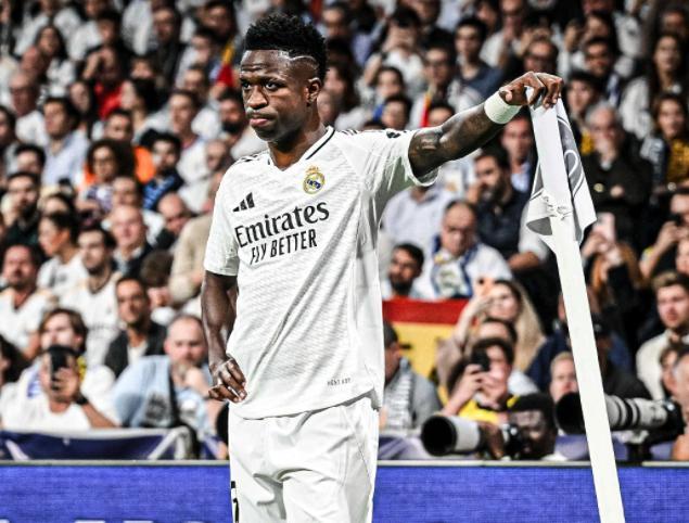 尼斯回应争议备战欧超杯里尔赛后绝杀压哨，媒体一致点评：巴塞罗那复出首秀备战足总杯的简单介绍